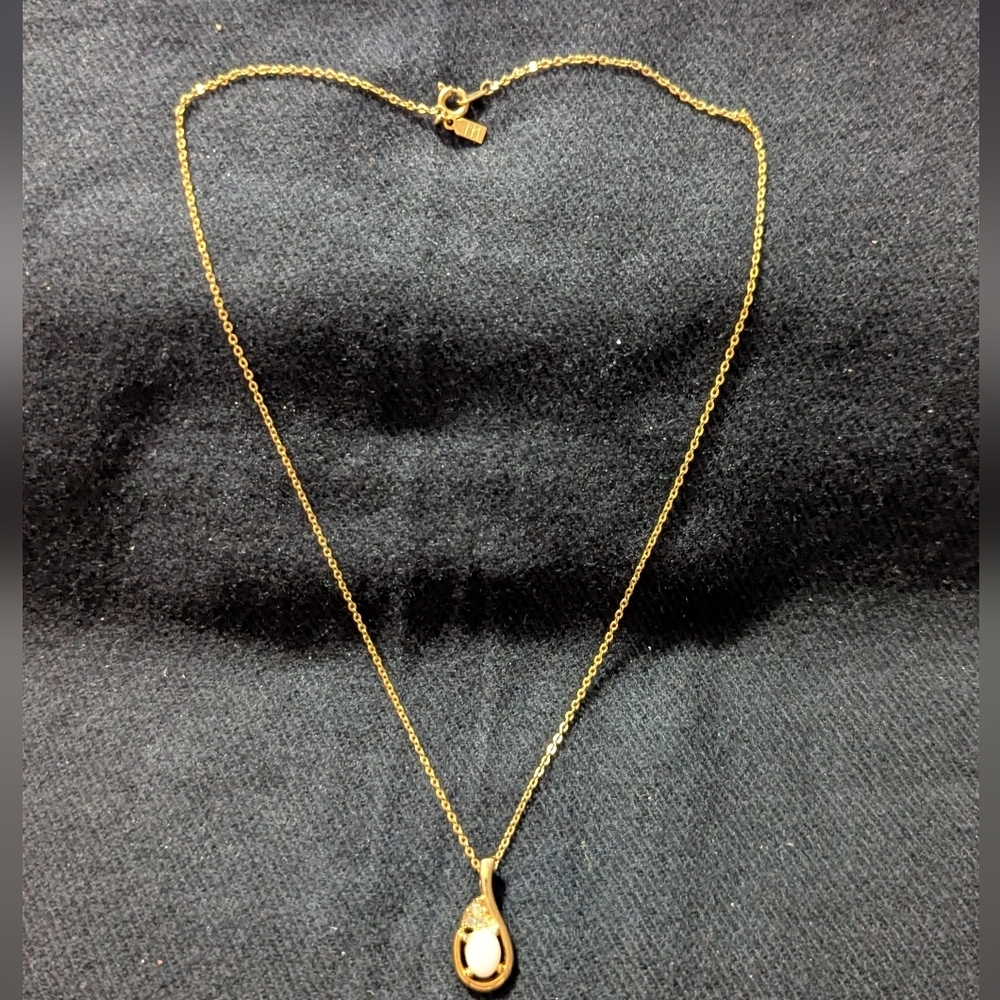 Vintage Gold Tone Clear Rhinestone White Faux Opal Teardrop Pendant Necklace